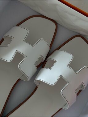 Hermès White Oran Sandals size 37